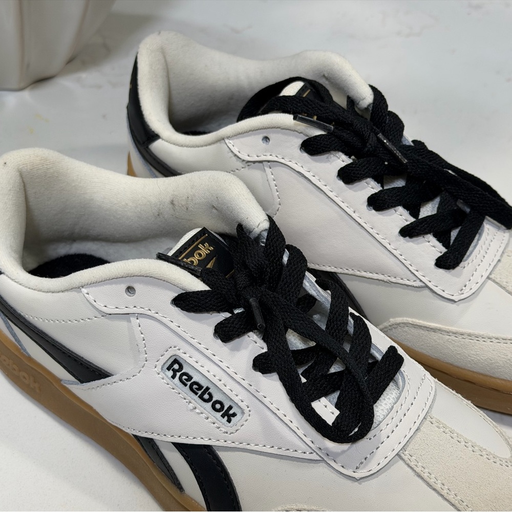 Reebok Classic White and Black Shoes - Picture 3 of 7